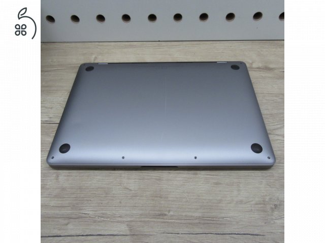 Apple MacBook Pro 13 (2020) M1 8GB/256GB – használt, megkímélt – 90% akku (399 ciklus)