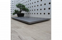 Apple MacBook Pro 13 (2020) M1 8GB/256GB – használt, megkímélt – 90% akku (399 ciklus)