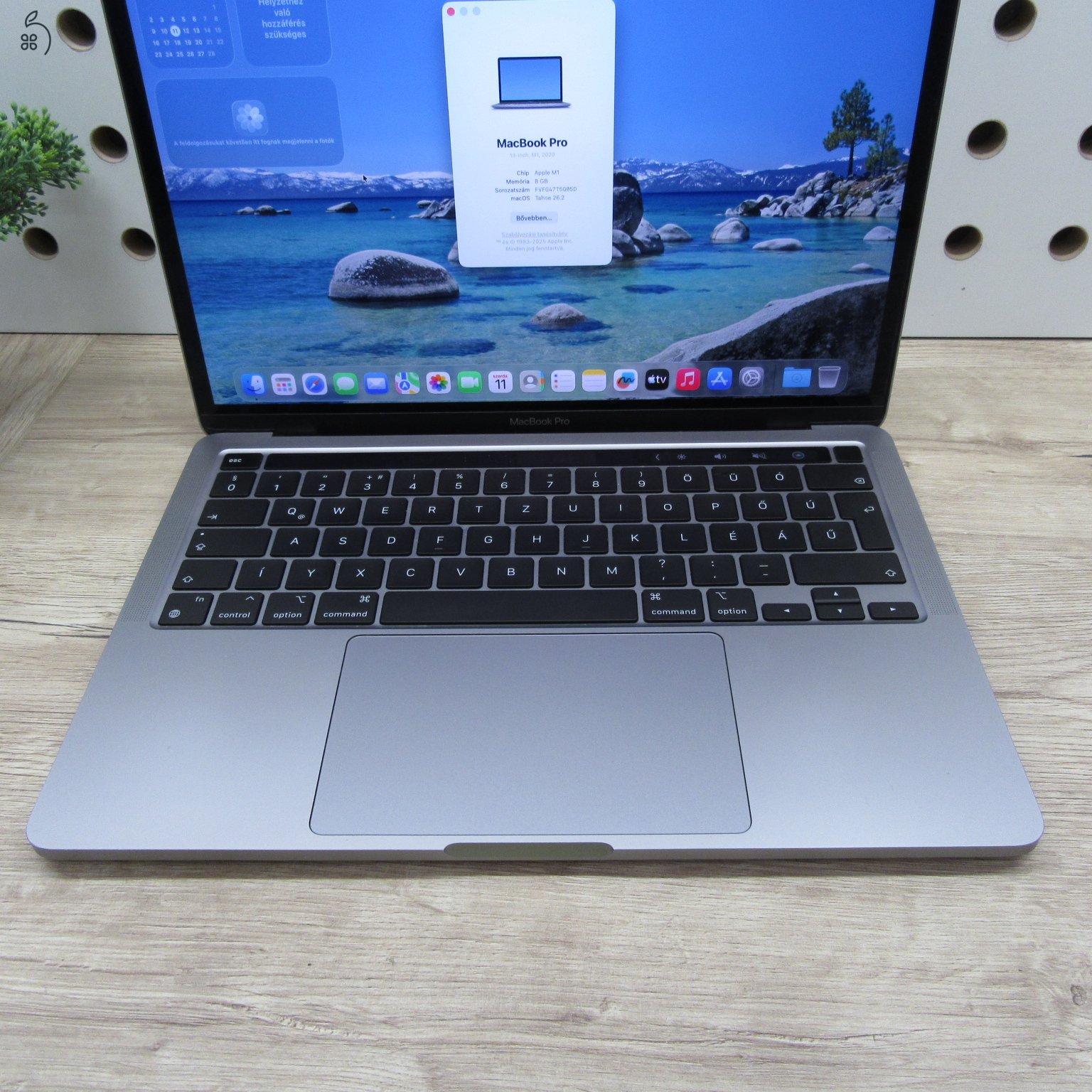 Apple MacBook Pro 13 (2020) M1 8GB/256GB – használt, megkímélt – 90% akku (399 ciklus)