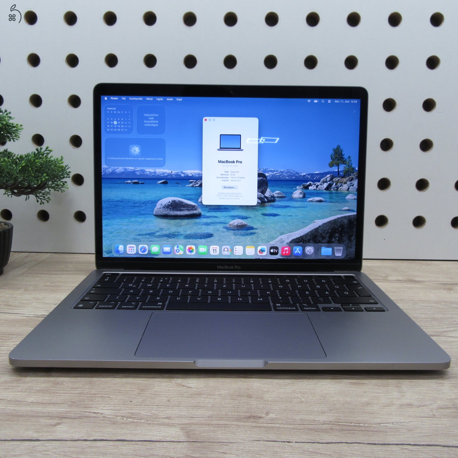 Apple MacBook Pro 13 (2020) M1 8GB/256GB – használt, megkímélt – 90% akku (399 ciklus)