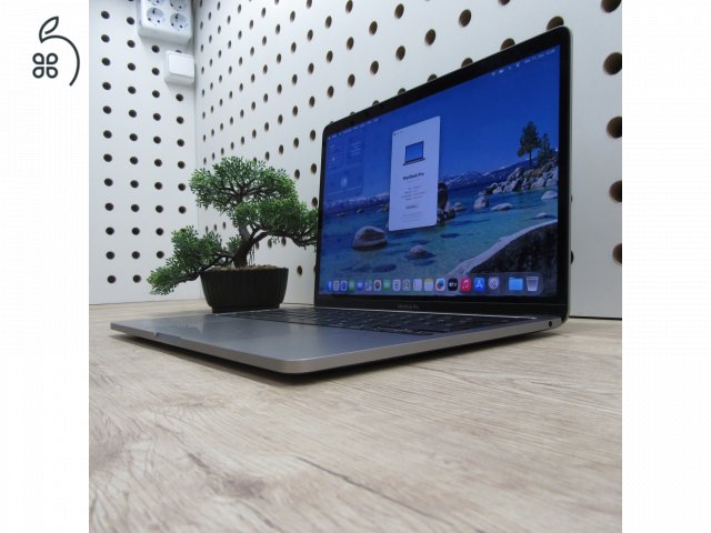 Apple MacBook Pro 13 (2020) M1 8GB/256GB – használt, megkímélt – 90% akku (399 ciklus)