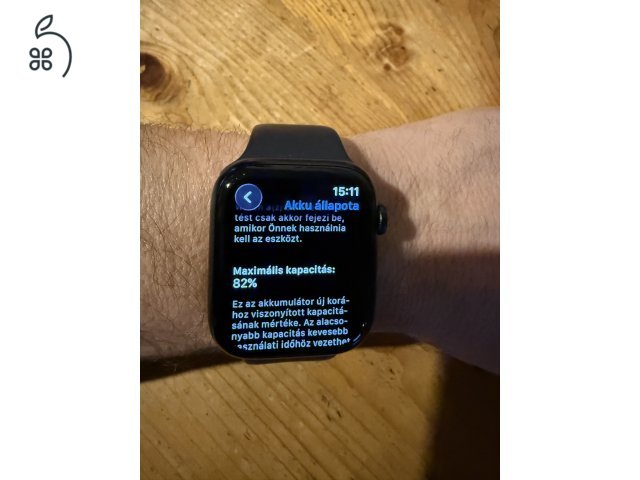 Apple Watch 8 Midnight szürke Használt