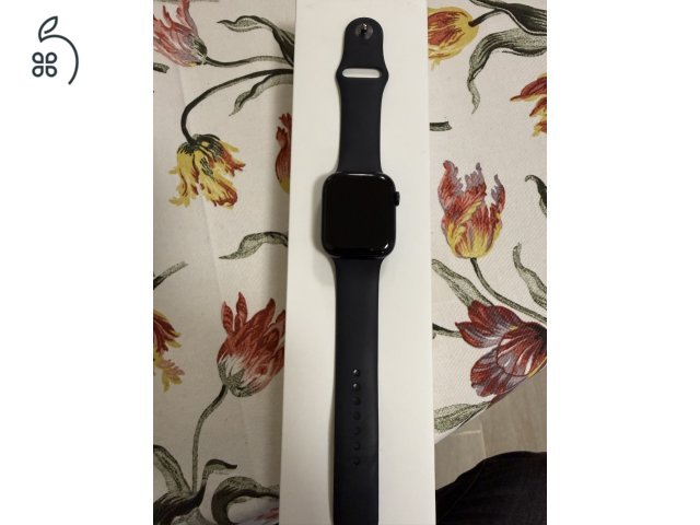 Apple Watch 8 Midnight szürke Használt