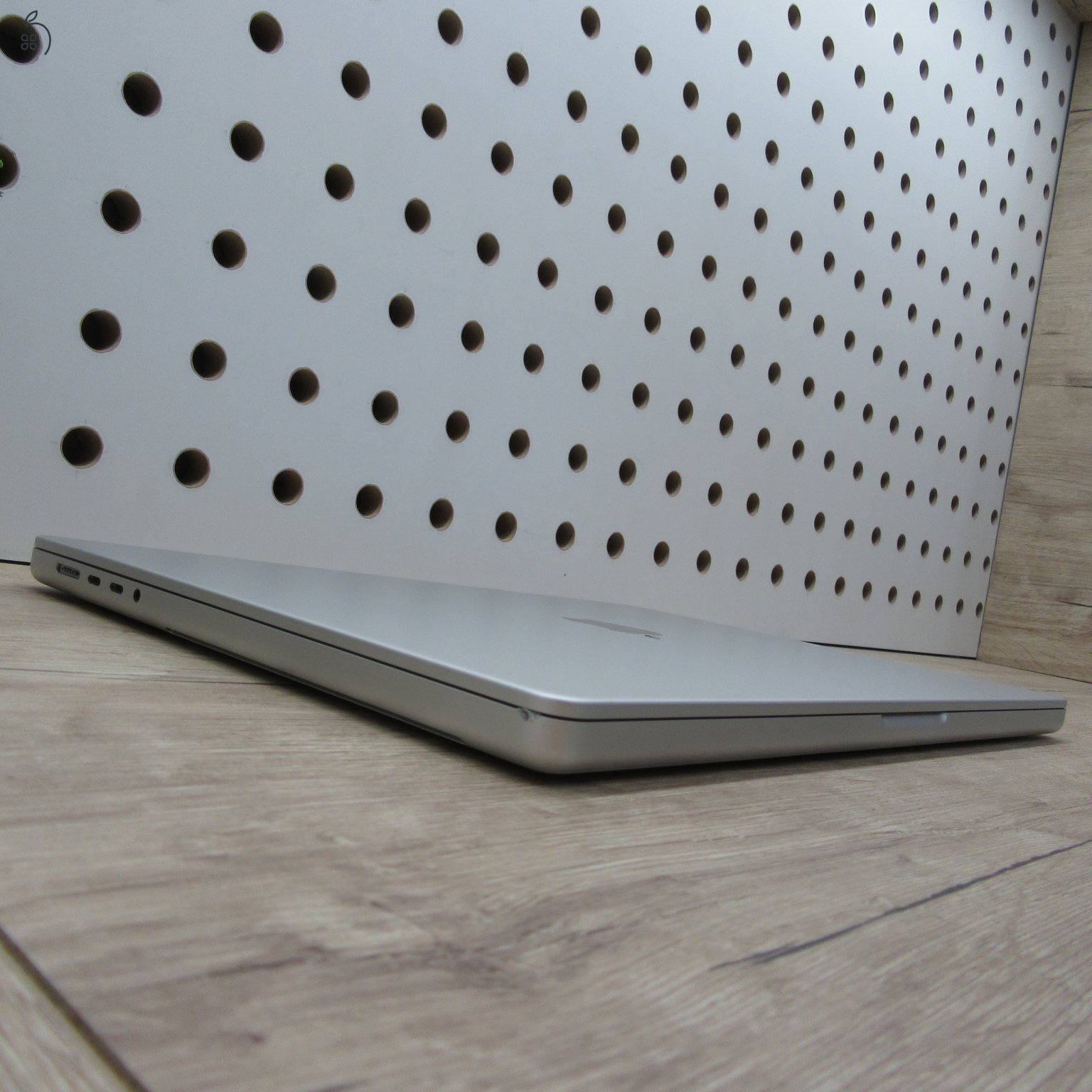 Apple MacBook Pro 16 (2023) M2 Pro 16GB/500GB – használt, szép állapot – 95% akku (101 ciklus)