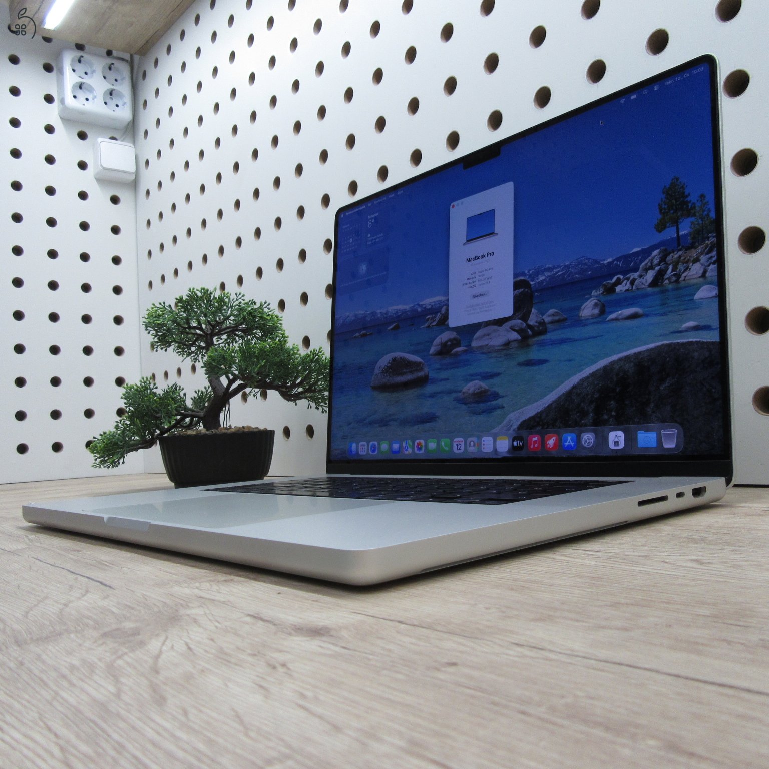 Apple MacBook Pro 16 (2023) M2 Pro 16GB/500GB – használt, szép állapot – 95% akku (101 ciklus)