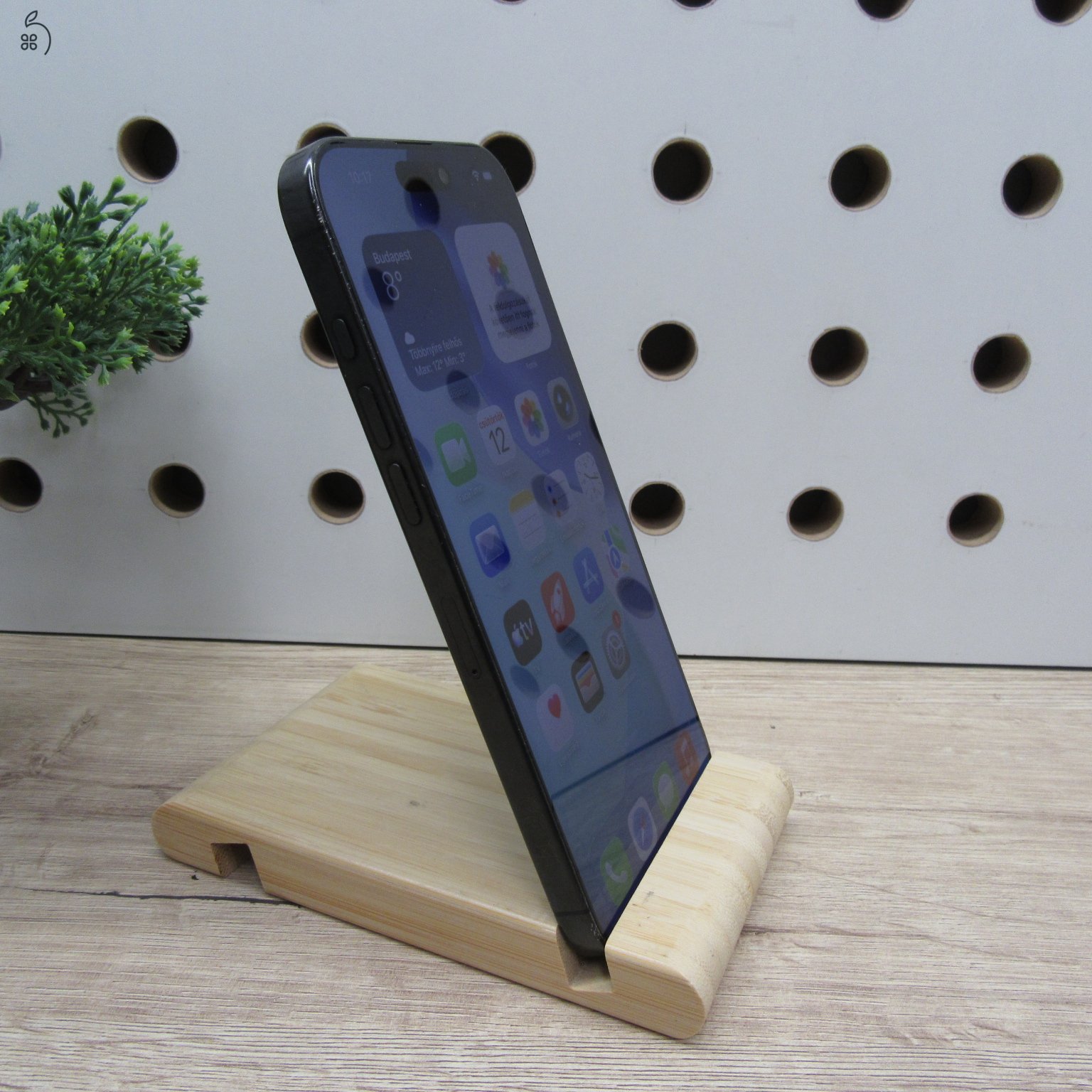 Apple iPhone 16 Pro Max 256GB Black Titanium – használt, karcos kijelző – 91% akku (480 ciklus) – 6 hónap garancia