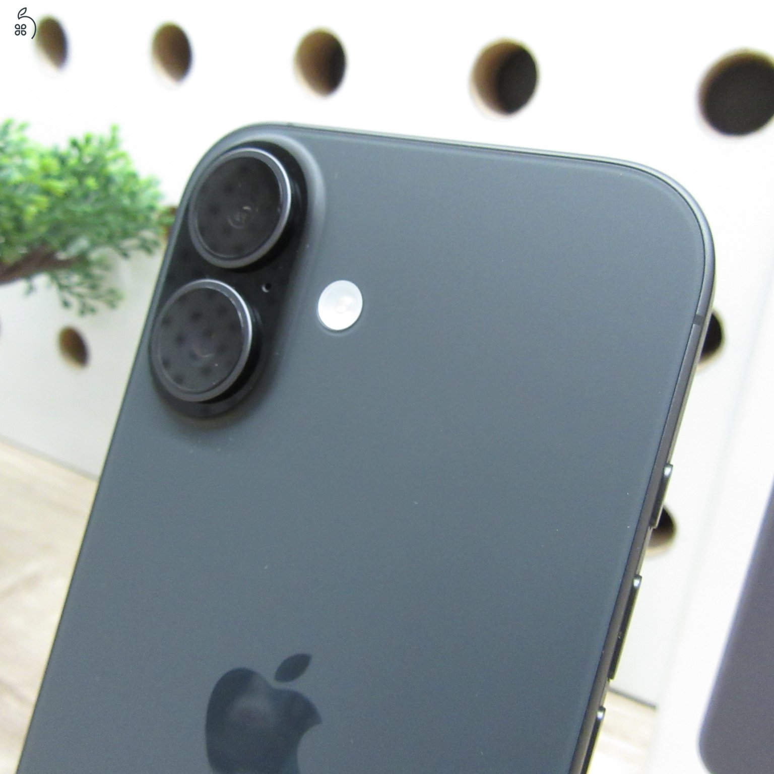 Apple iPhone 17 256GB fekete – használt, újszerű – 100% akku (0 ciklus) – Apple garancia 2027.02.11-ig