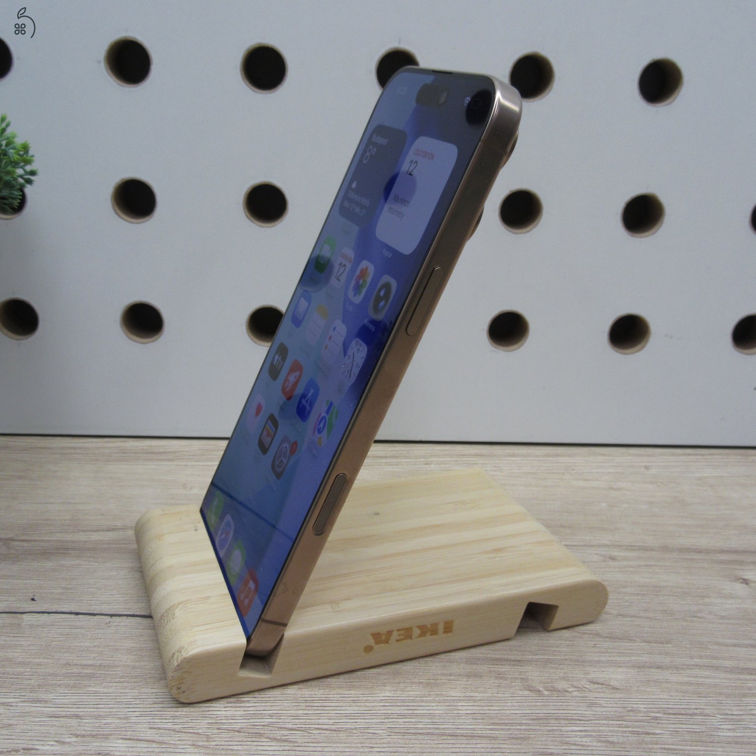 Apple iPhone 16 Pro Max 256GB Desert Titanium – használt, megkímélt – 100% akku (13 ciklus) – 6 hónap garancia