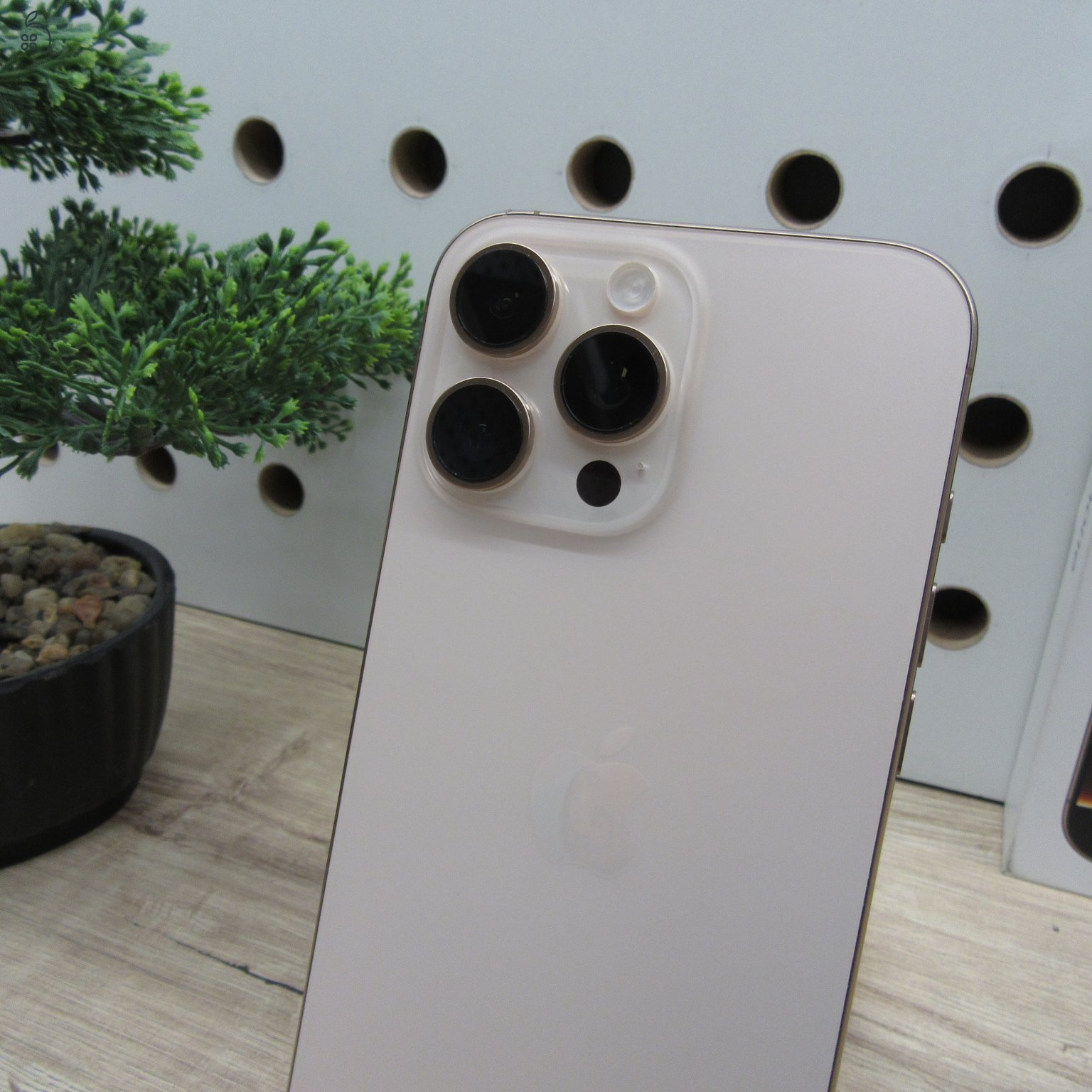 Apple iPhone 16 Pro Max 256GB Desert Titanium – használt, karcmentes – 95% akku (344 ciklus) – 6 hónap garancia