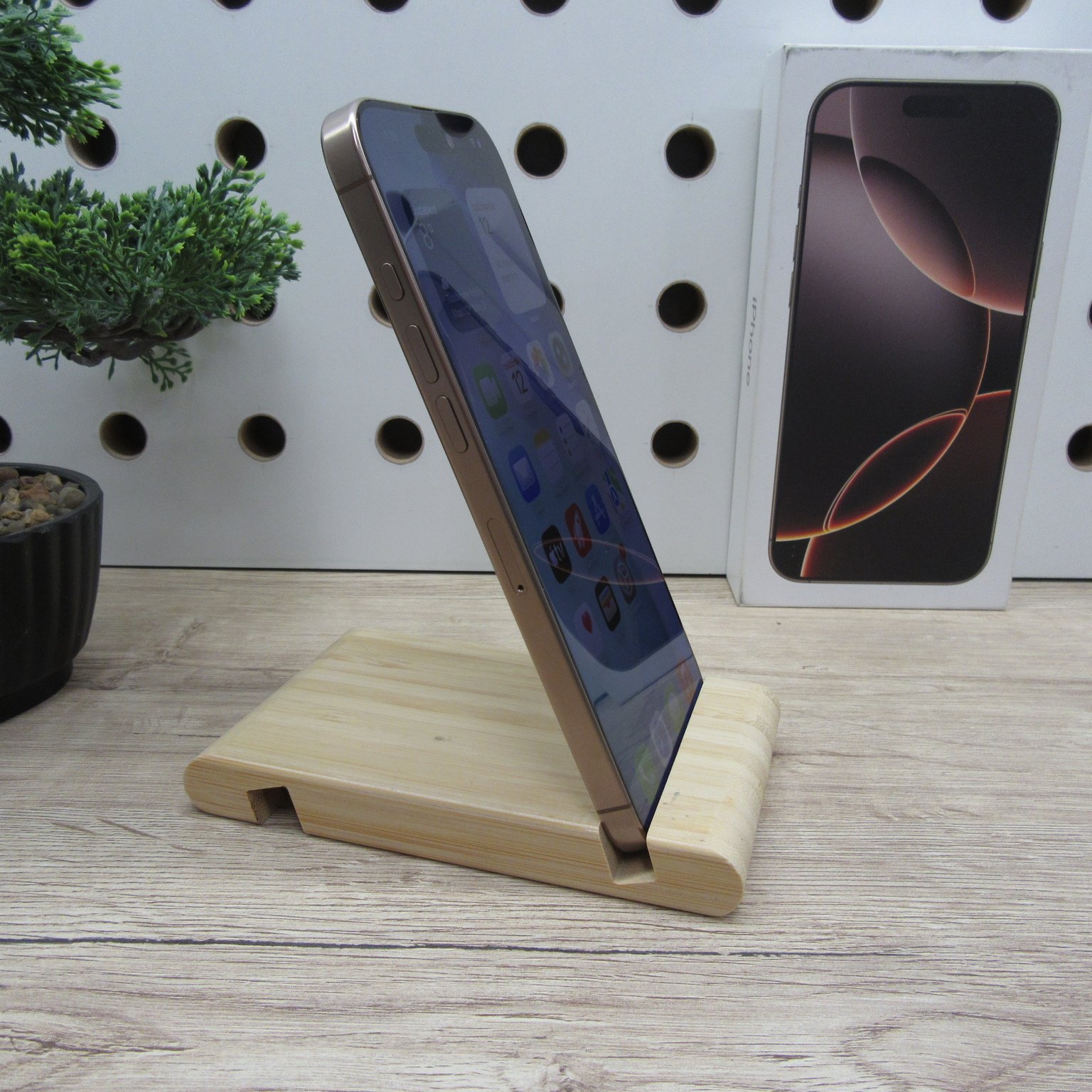 Apple iPhone 16 Pro Max 256GB Desert Titanium – használt, karcmentes – 95% akku (344 ciklus) – 6 hónap garancia