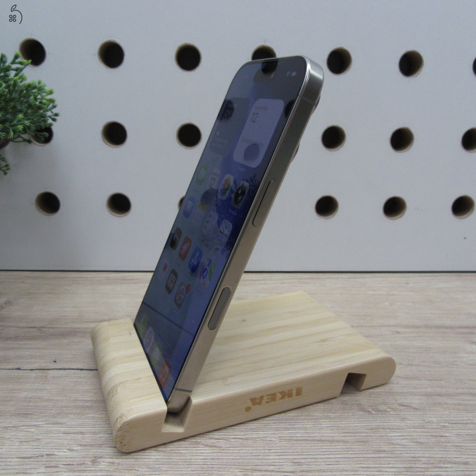 Apple iPhone 16 Pro 256GB Natural Titanium – használt, karcmentes – 6 hónap garancia