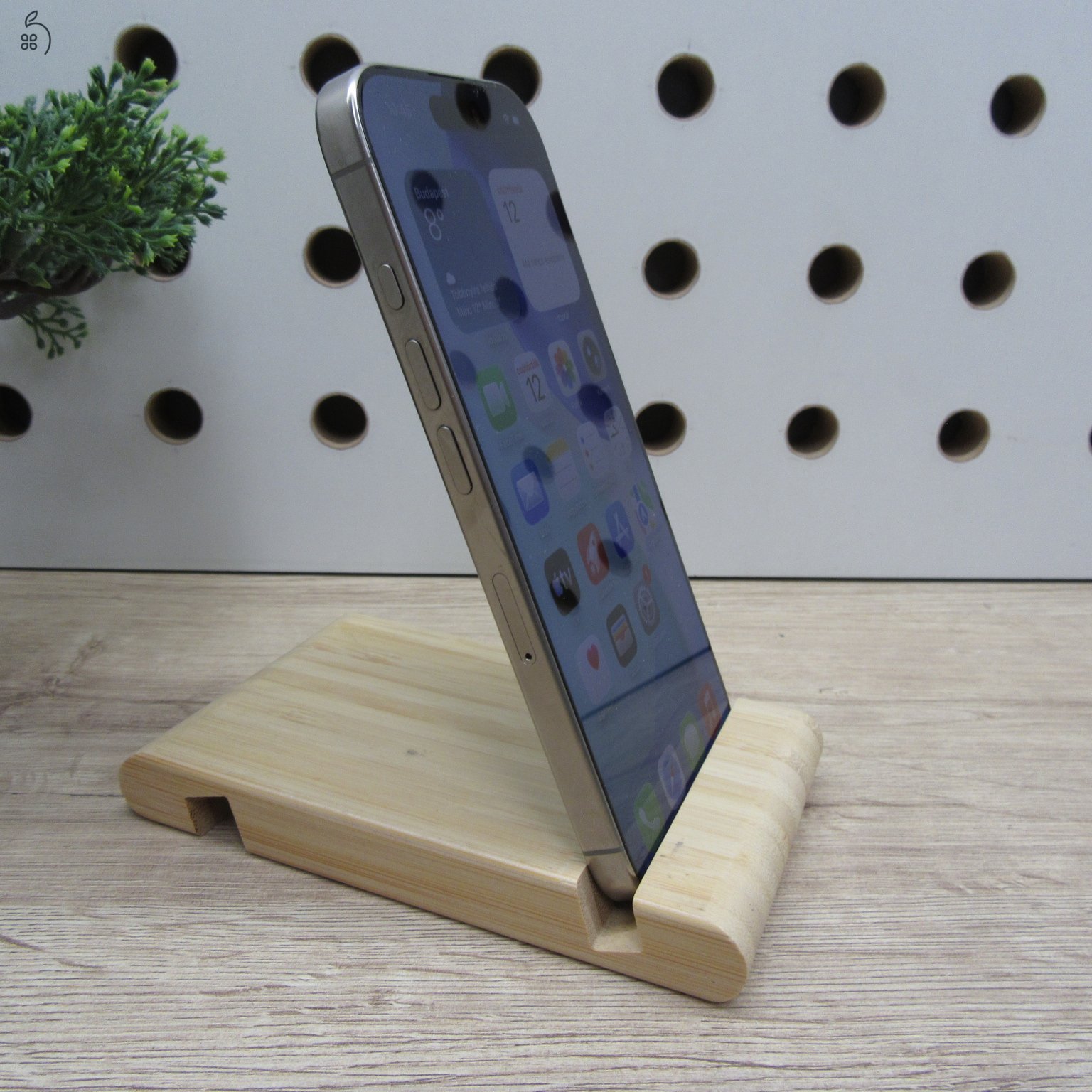 Apple iPhone 16 Pro 256GB Natural Titanium – használt, karcmentes – 6 hónap garancia