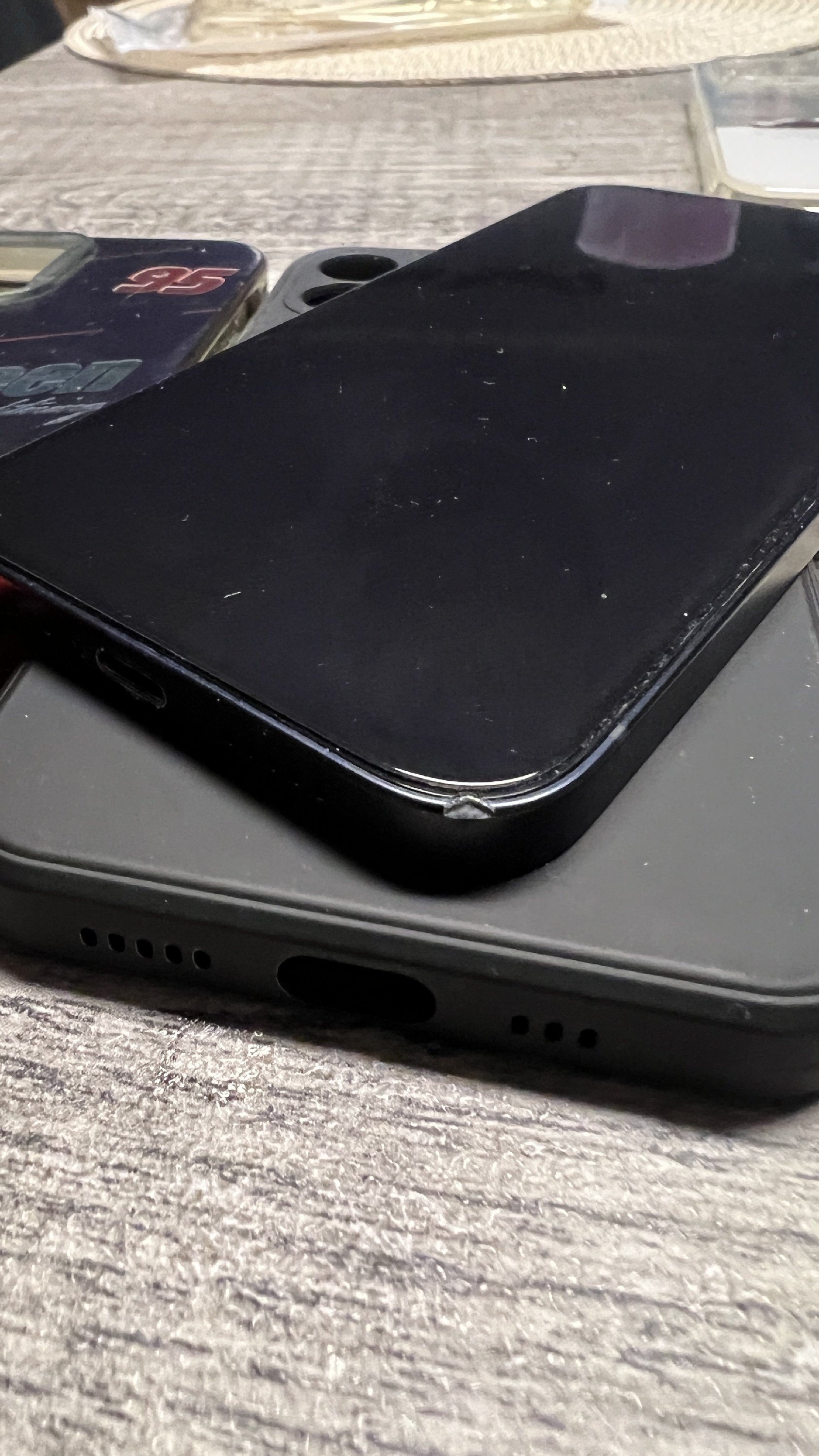 iPhone 12 független, 80%-os akku