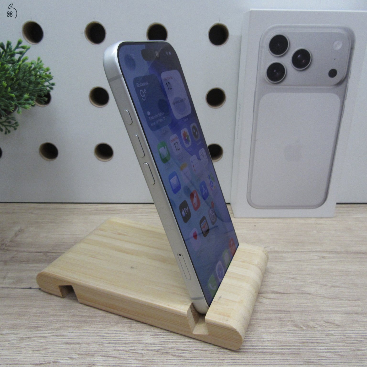 Apple iPhone 17 Pro 256GB Silver – használt, szép állapot – 100% akku (76 ciklus) – Apple garancia 2026.11.04-ig