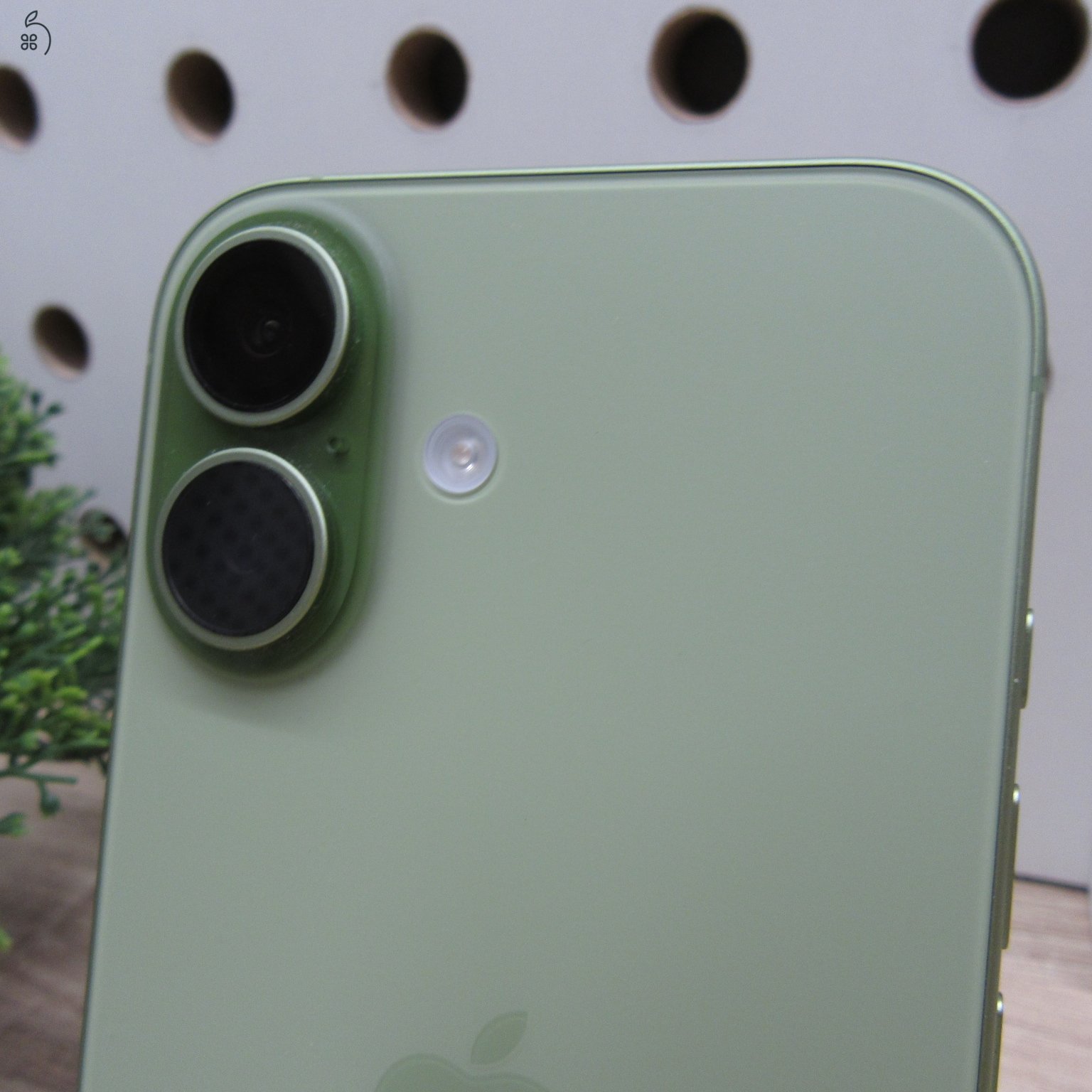 Apple iPhone 17 256GB Sage – használt, újszerű – 100% akku (0 ciklus) – garancia 2029.02.10-ig