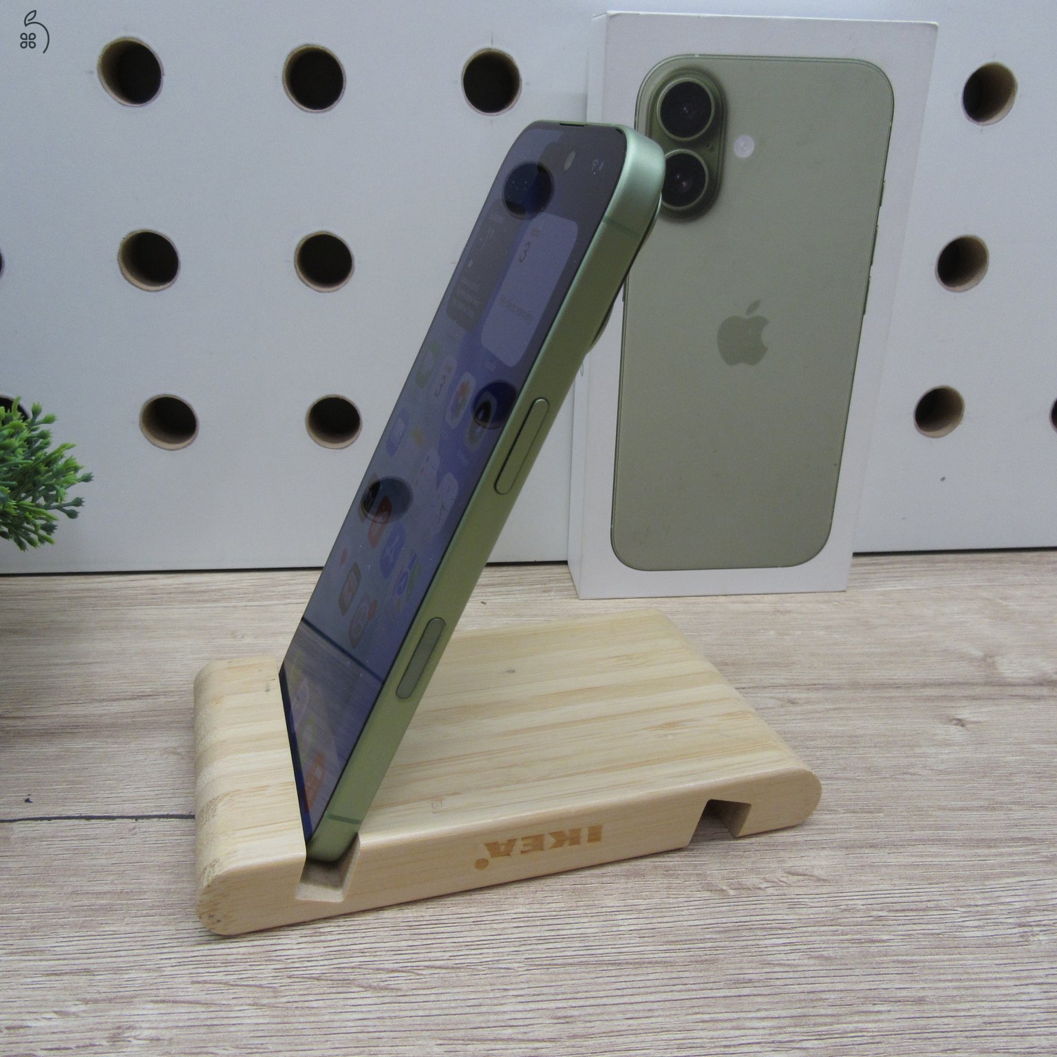 Apple iPhone 17 256GB Sage – használt, újszerű – 100% akku (0 ciklus) – garancia 2029.02.10-ig