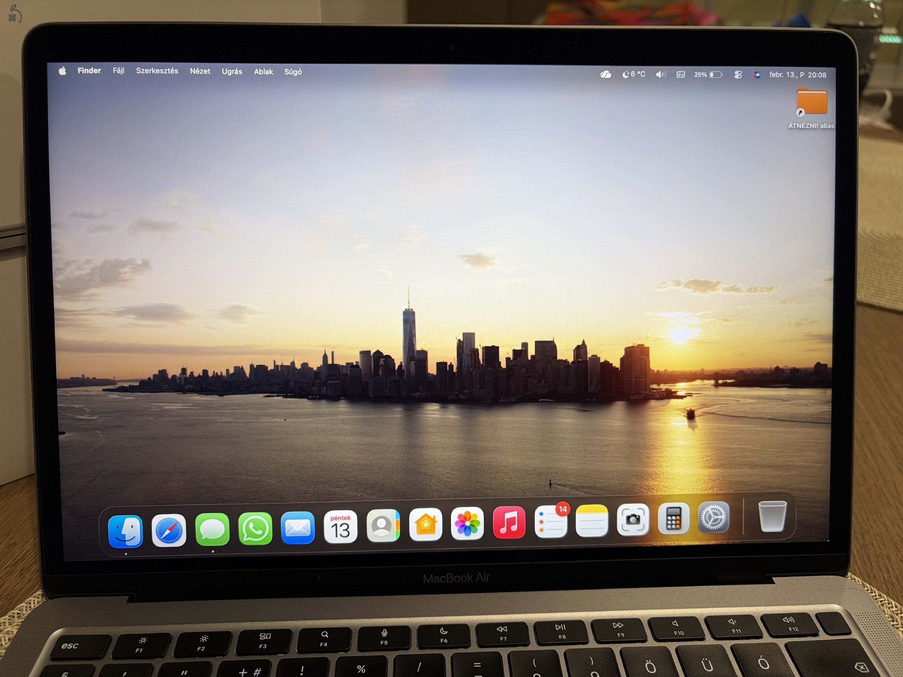 Apple MacBook Air M1 13,3 asztroszürke (256/8 GB)