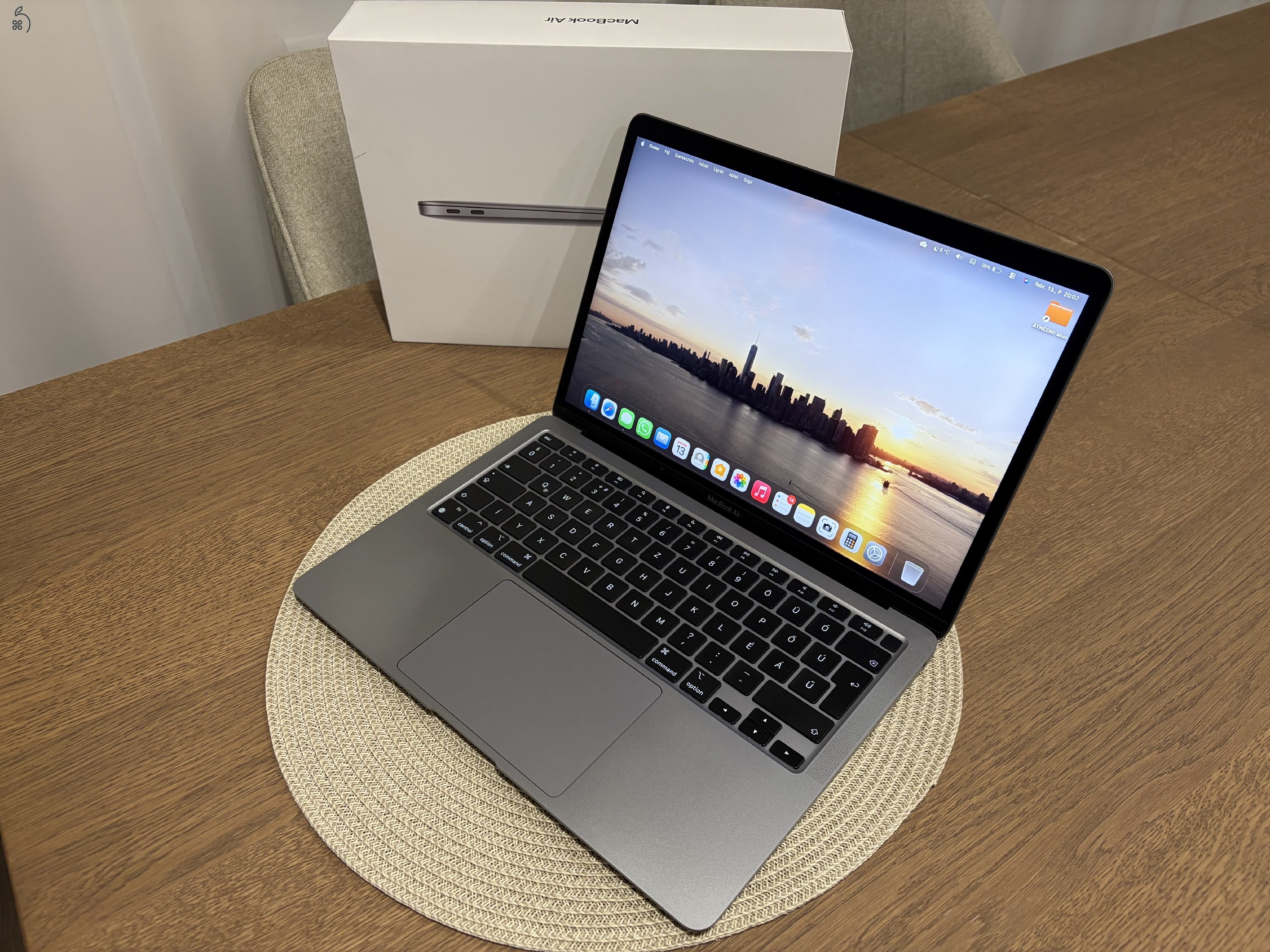 Apple MacBook Air M1 13,3 asztroszürke (256/8 GB)