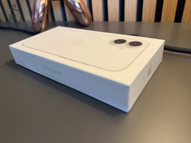 Új Bontatlan Garanciás Apple iPhone 16 128GB Fehér