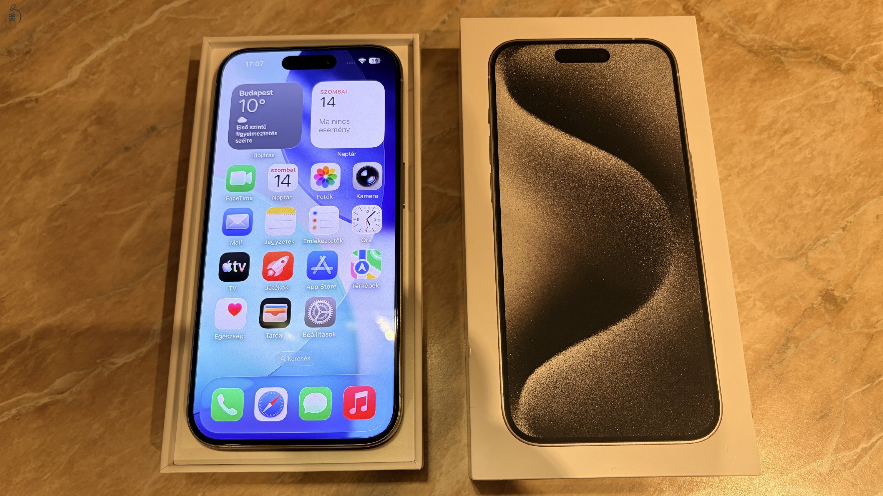 Eladó iPhone 15 Pro 256GB, natúr titán 