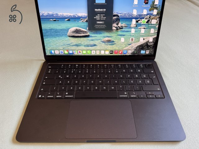 MacBook Air 2025 M4 16/256 új kijelző, usb c portok+Epico tok+Satechi USB adapter