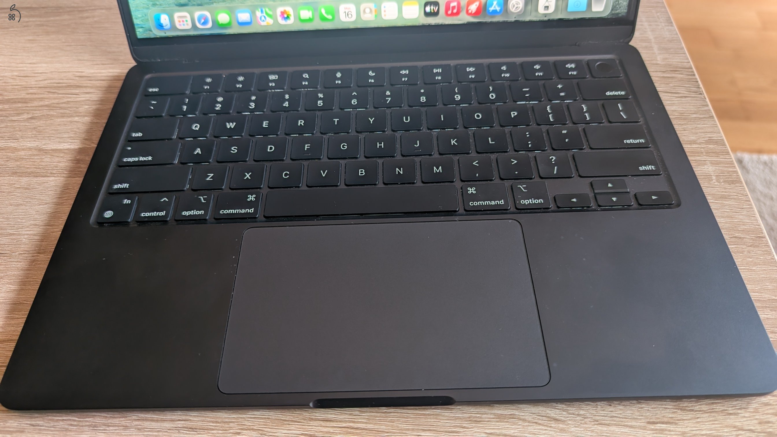 Eladó MacBook Air 13” M2 – 8GB RAM / 500GB SSD – kiváló állapot