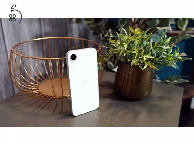 ELADÓ iPhone 16e White / 128GB / Kártyafüggetlen / 98% Battery Health