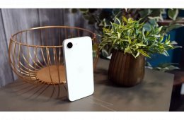 ELADÓ iPhone 16e White / 128GB / Kártyafüggetlen / 98% Battery Health