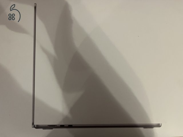 Eladó Macbook Air 15 M2 256