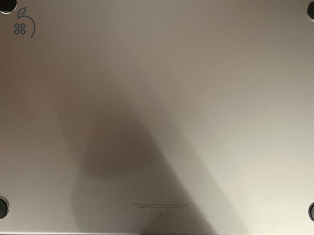 Eladó Macbook Air 15 M2 256