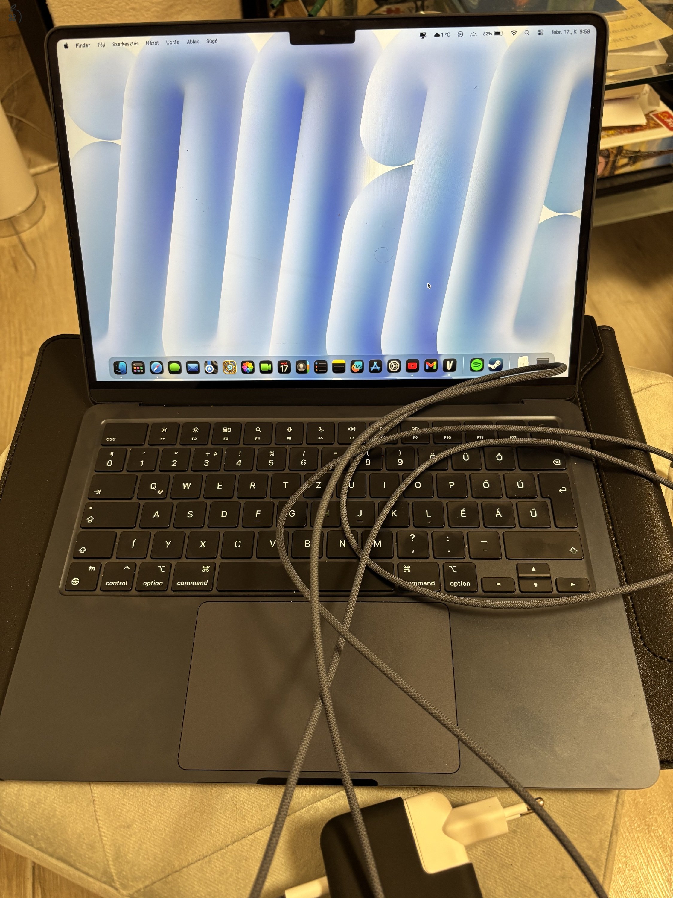 Macbook M2 13.6 col 16/256gb
