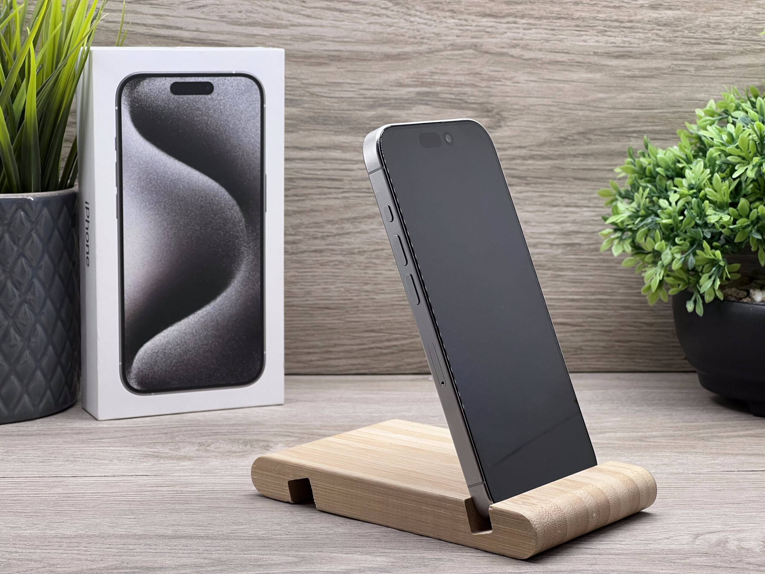 Hibátlan iPhone 15 Pro White Titanium 256GB 2 ÉV Garanciával 92%