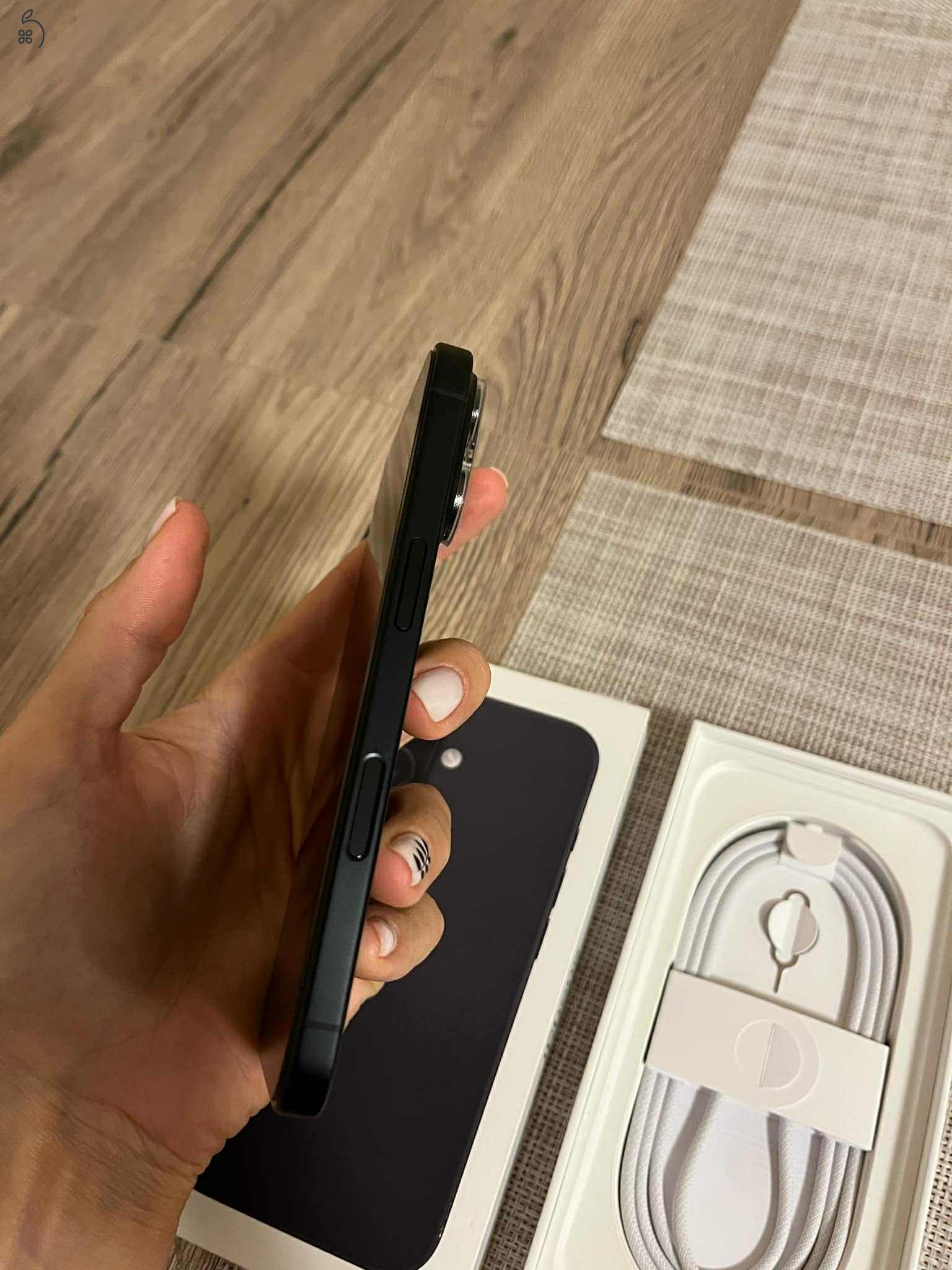 Eladó Iphone 16 128 GB