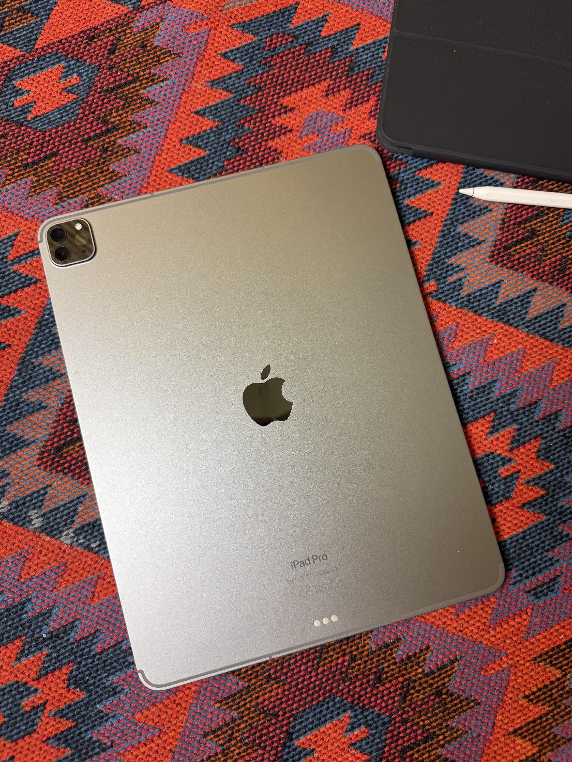 Apple Ipad Pro 12.9 2022 256GB Wifi+Cellular Ajándék apple folio tok + apple pencil