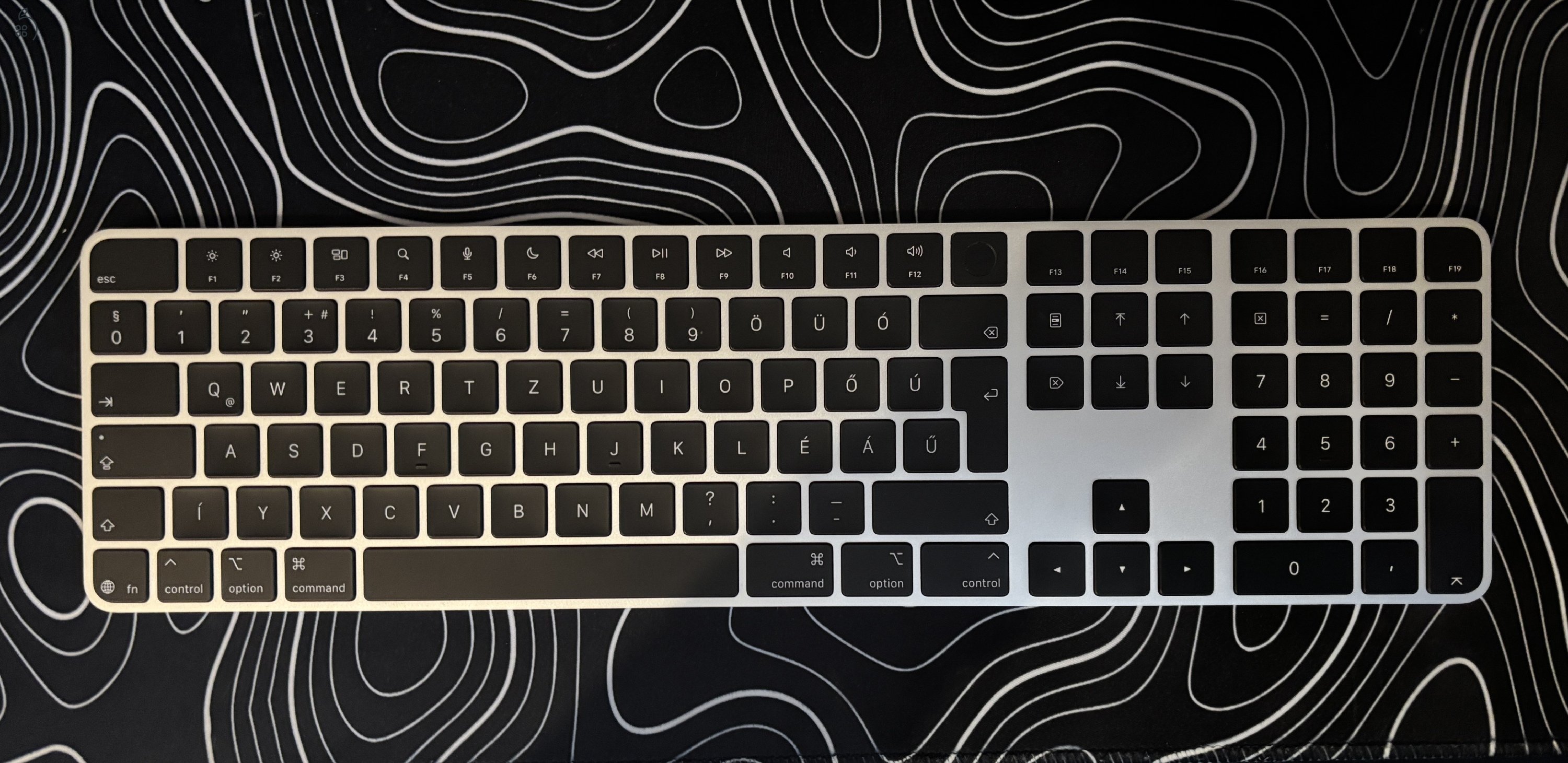 APPLE Magic Keyboard Touch ID (2024) vezeték nélküli billentyűzet, Magyar kiosztás, fekete