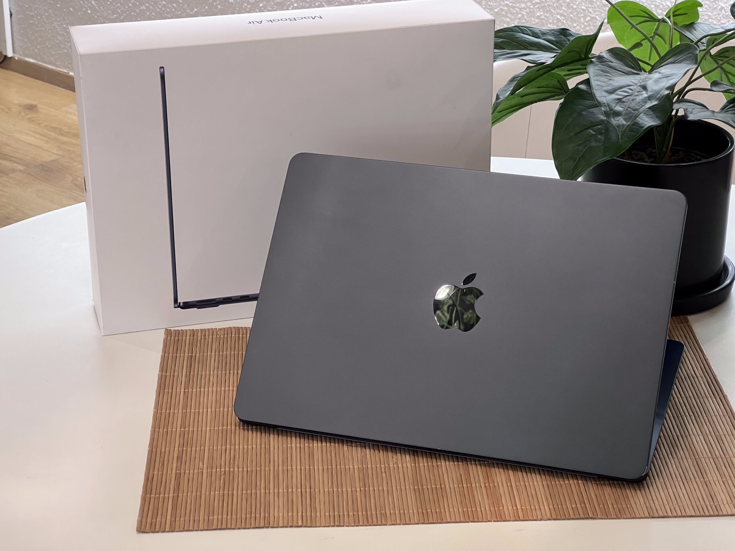 Hibátlan MacBook Air 2024 M3 13” Midnight 256GB 8GB 2 ÉV Garanciával 94%