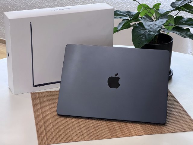 Hibátlan MacBook Air 2024 M3 13” Midnight 256GB 8GB 2 ÉV Garanciával 94%