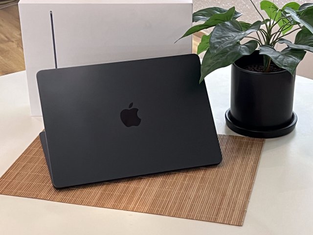 Hibátlan MacBook Air 2024 M3 13” Midnight 256GB 8GB 2 ÉV Garanciával 94%