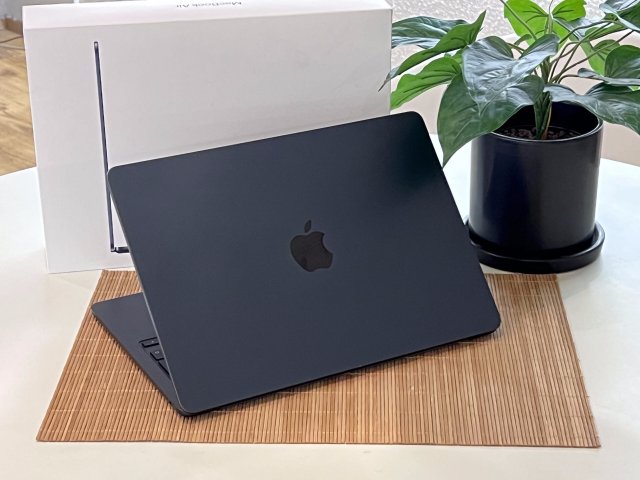 Hibátlan MacBook Air 2024 M3 13” Midnight 256GB 8GB 2 ÉV Garanciával 94%