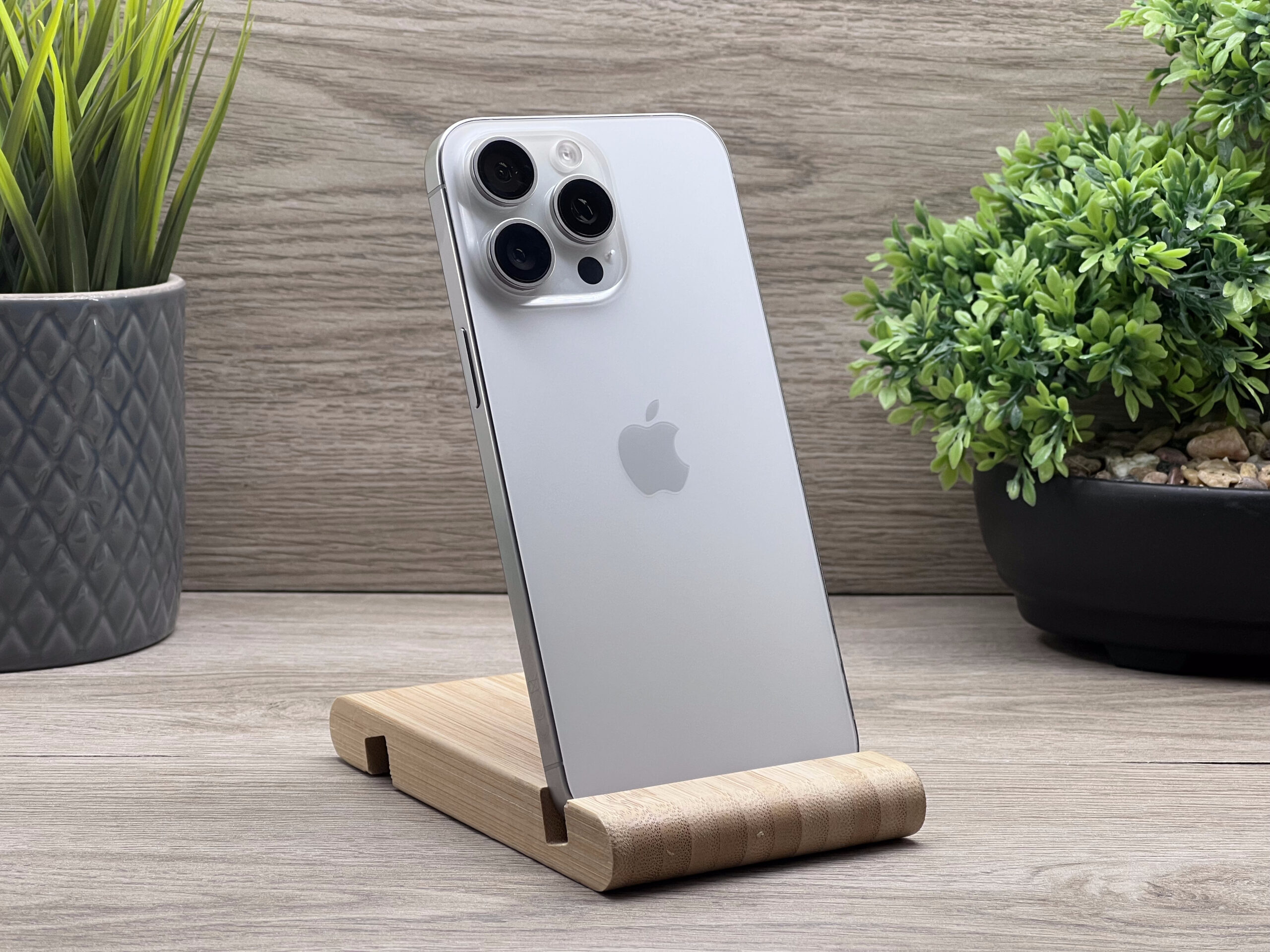 Hibátlan iPhone 15 Pro Max White Titanium 512GB 2 ÉV Garanciával 91%