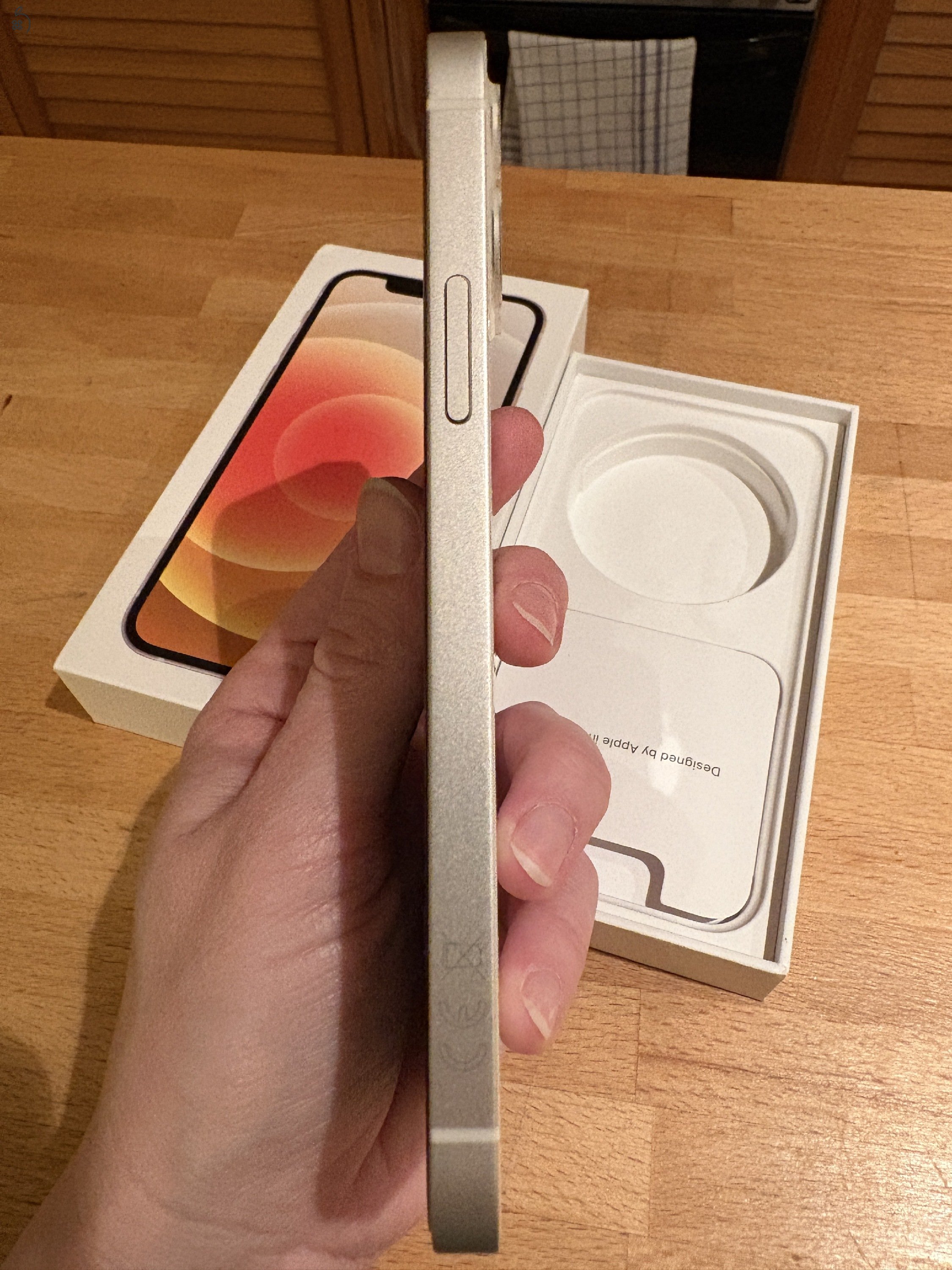 Eladó iPhone 12 – tökéletes állapotban 