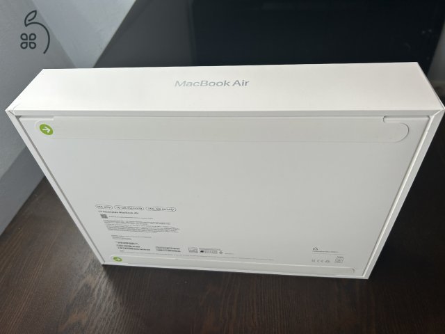 Macbook Air 13 M4 Magyar Égkék
