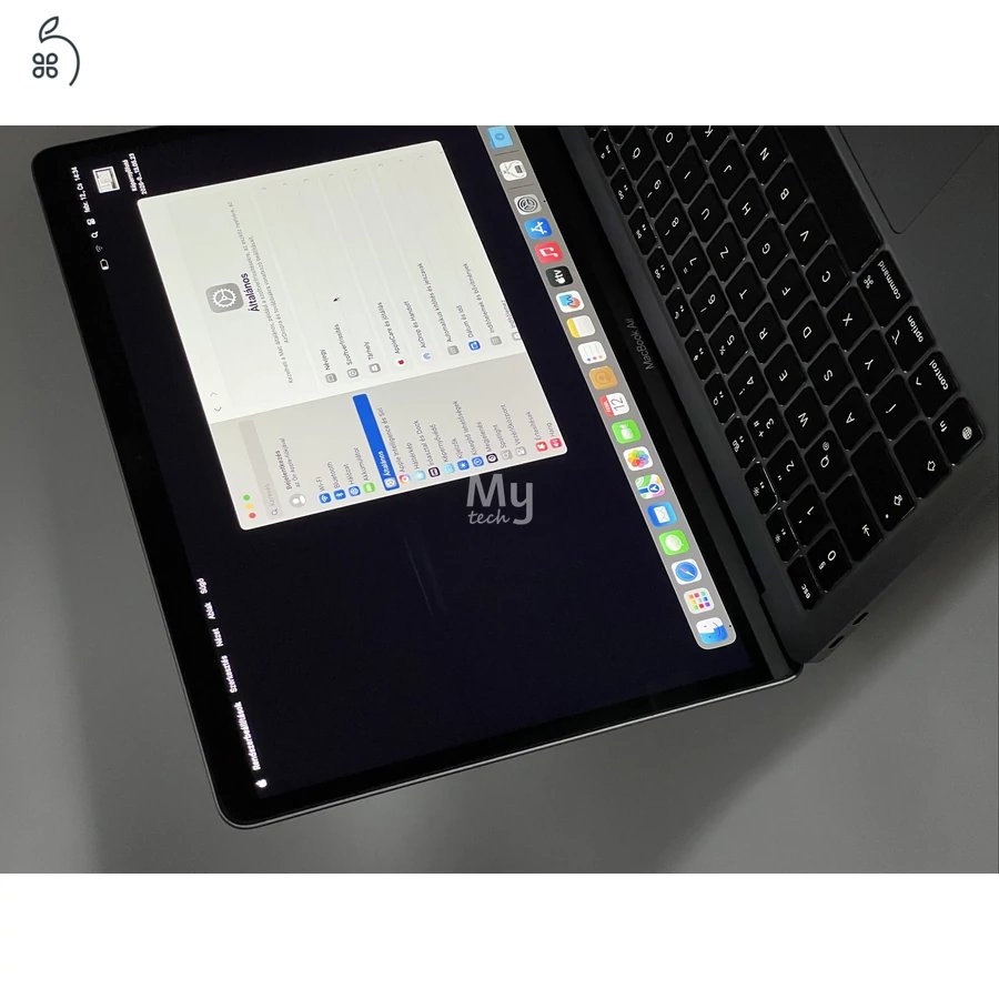 MacBook Air 13″ 2020, M1 8 Cores, 16 GB RAM, 7 core GPU, 256 GB SSD 27% Áfás  (0347AB-4392)