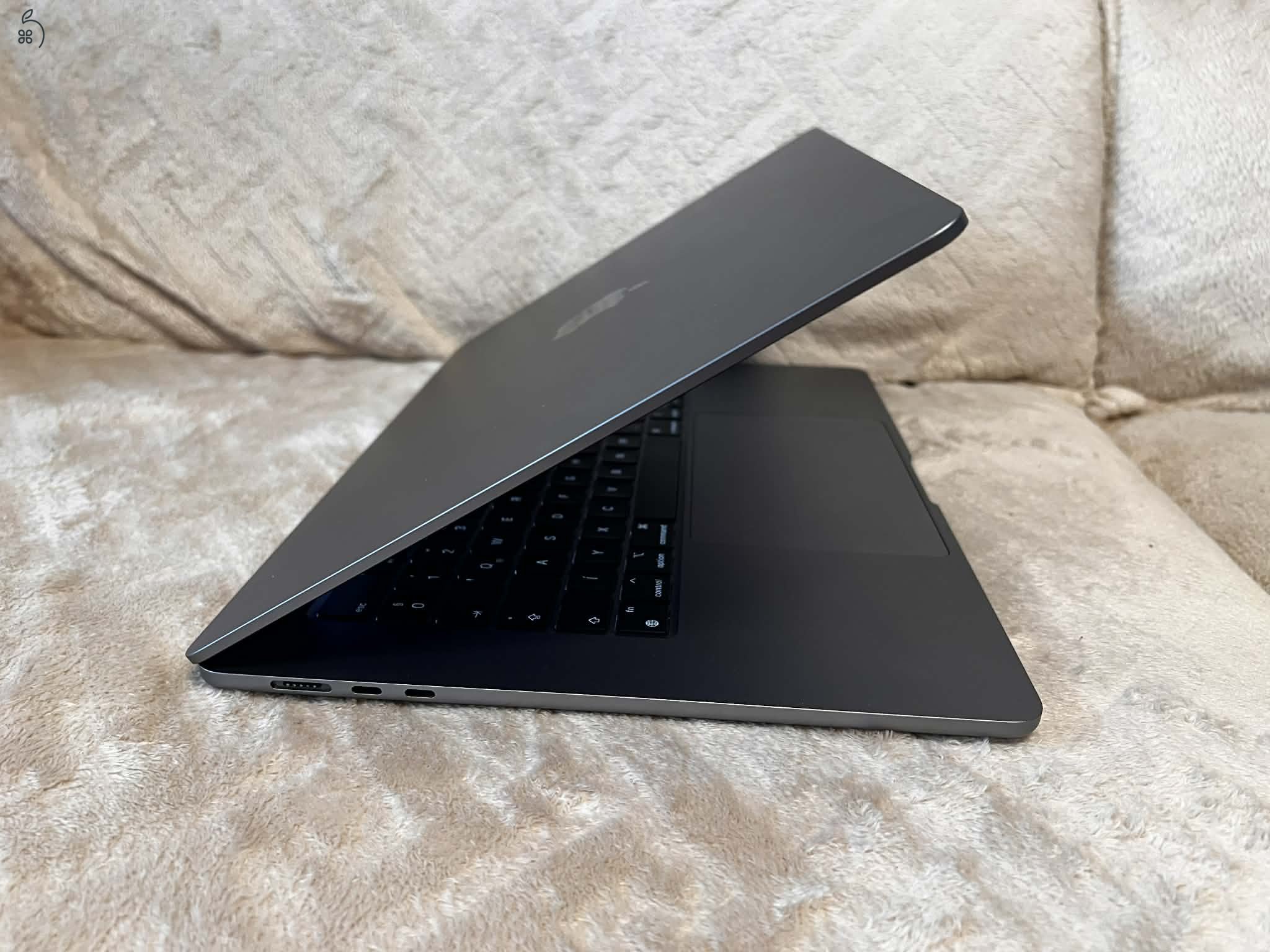 Eladó MacBook Air 15” M2 (2023.12.) – 8GB / 512GB – 100% akku – Garanciás 2026.12-ig – Magyar bill.