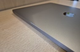 Apple Macbook pro mid 2017 13