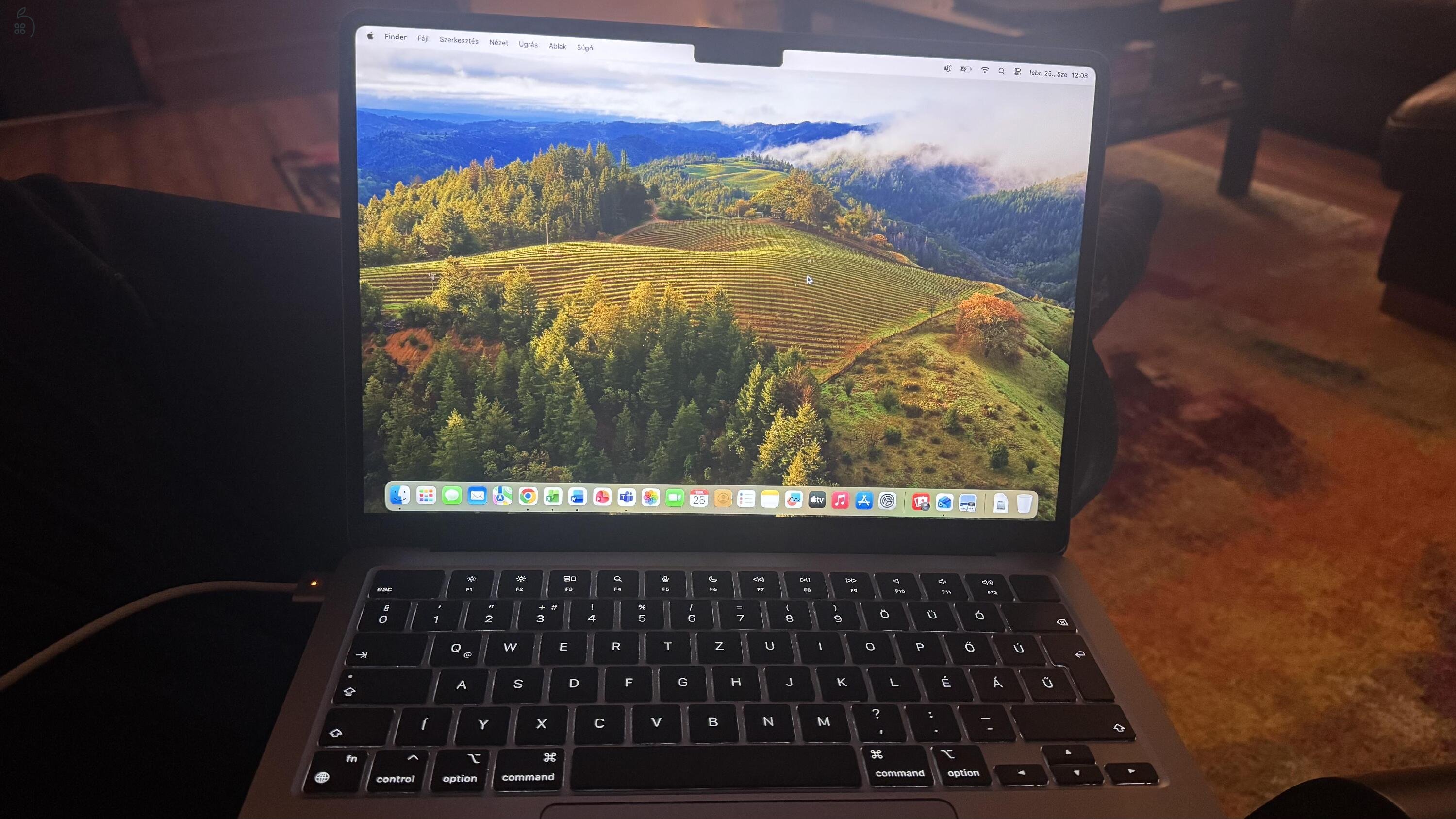 M2 chipes MacBook Air – asztroszürke