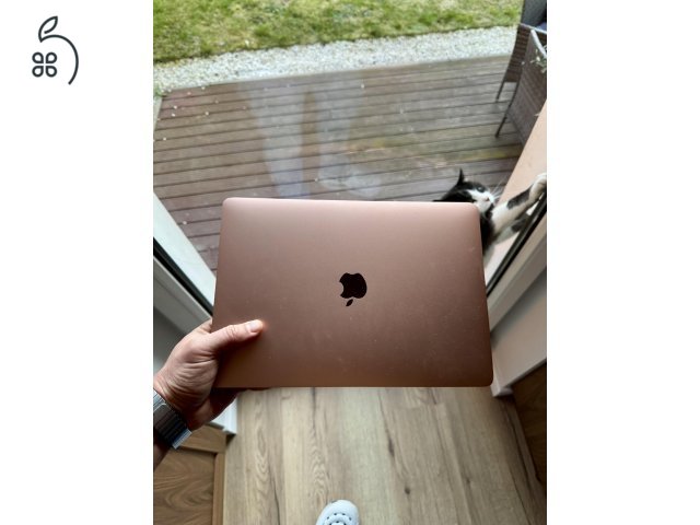MacBook Air 13″ (2019) — i5, 8 GB RAM — szép állapot
