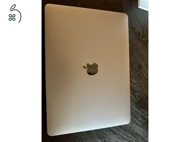 MacBook Air 13″ (M1, 2020) — 8 GB — kiváló állapot