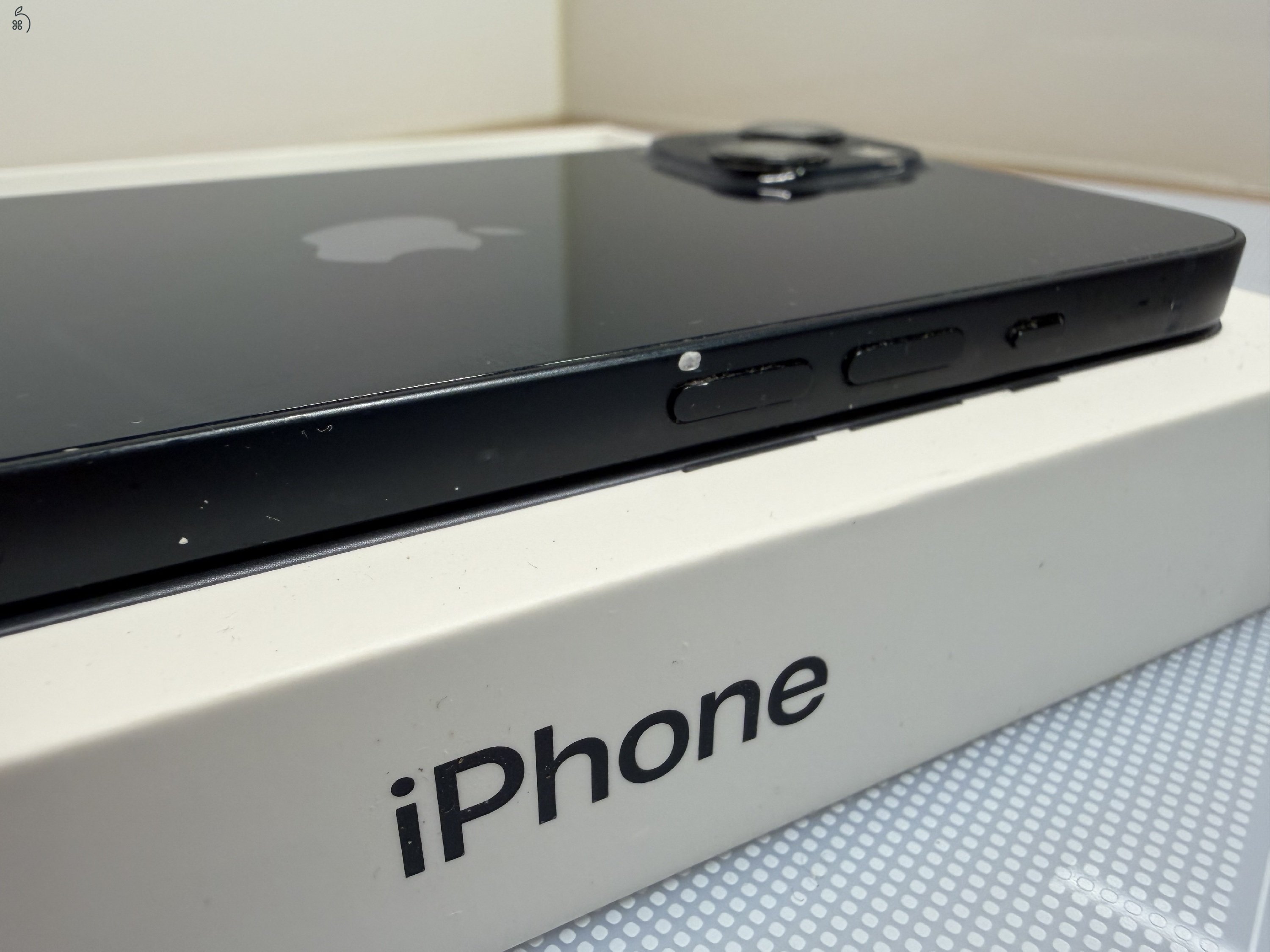 Eladó iPhone 13 Midnight 128GB, 84%, Ajándék tokok és IGLASS Pro fólia