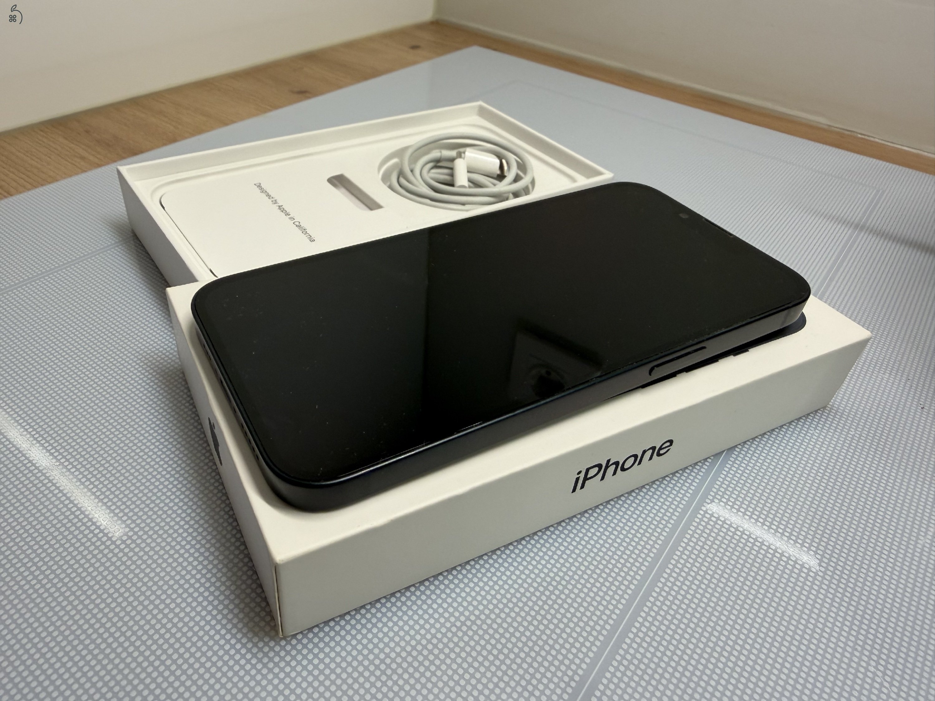 Eladó iPhone 13 Midnight 128GB, 84%, Ajándék tokok és IGLASS Pro fólia